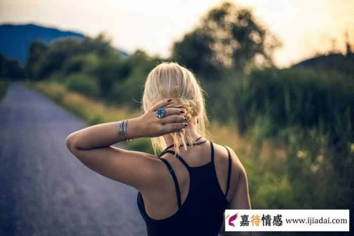 出轨的女人能回头吗？女朋友出轨的表现？_嘉待情感