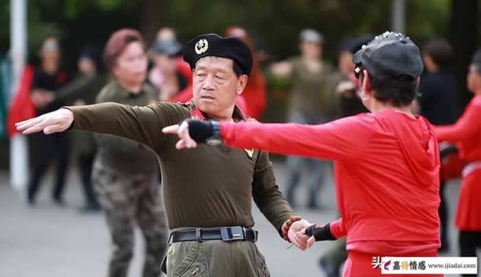 56岁阿姨坦言：和两个男人跳交谊舞后，才知道交谊舞跳不得，怕了_嘉待情感